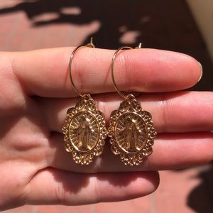 *SOLD* Vintage 18k Gold-Plated Holy Earrings✨